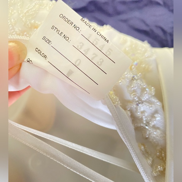 Size 0 Wedding Dress - Picture 8 of 17